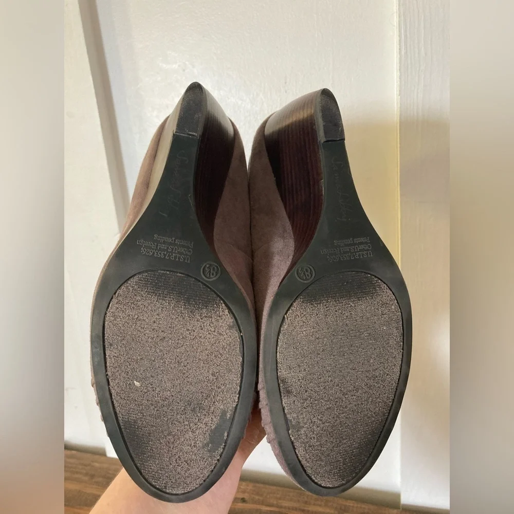Sam & Libby 8.5 wedge heels slip ons suede pleated detail